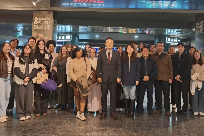 박찬욱 감독작 「어쩔수가없다」 관람